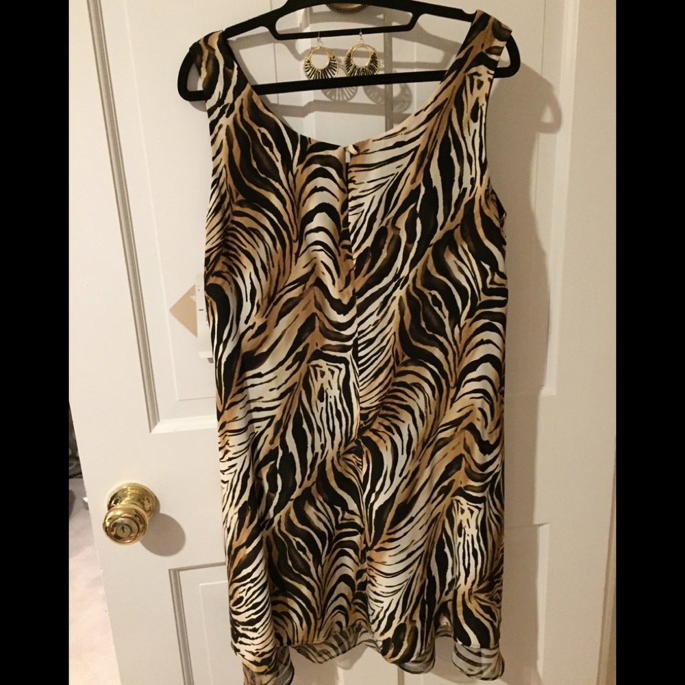 Jones New York Filmy Silk Dress with Leopard Style - Picture 3 of 6